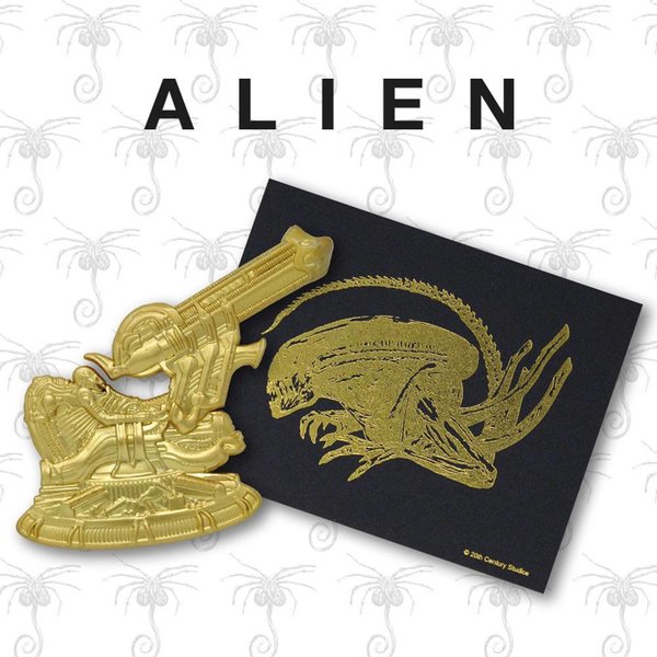 Alien XL Premium Ansteck-Pin (vergoldet)