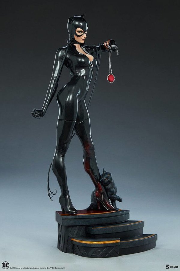 DC Comics Premium Format Statue Catwoman 53 cm