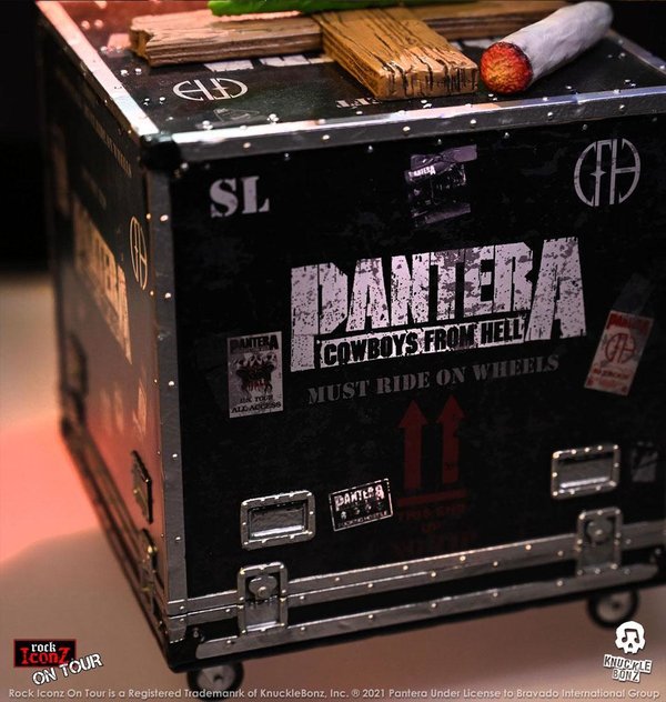 Pantera Rock Ikonz Cowboys From Hell On Tour Road Case Statue & Bühnenhintergrund Set